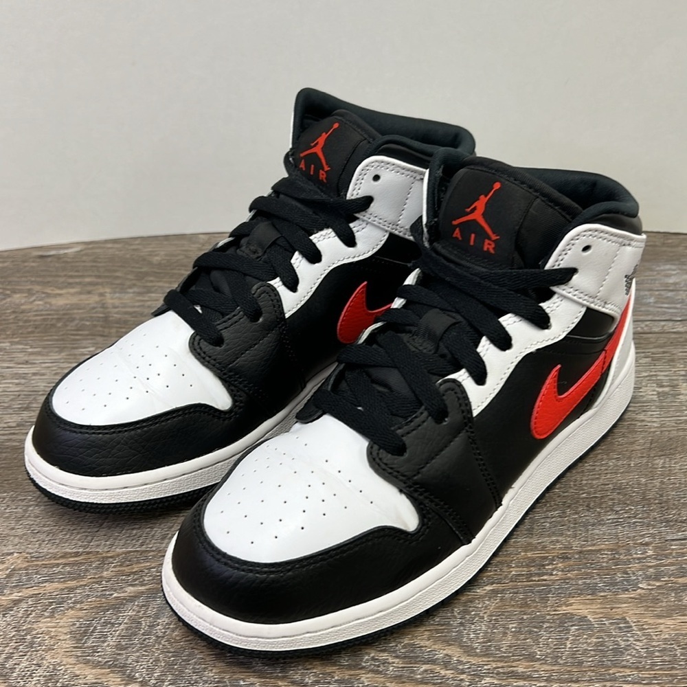 Air Jordan 1 Mid GS Black White Chile Red Sneakers Size 6Y 554725-075
